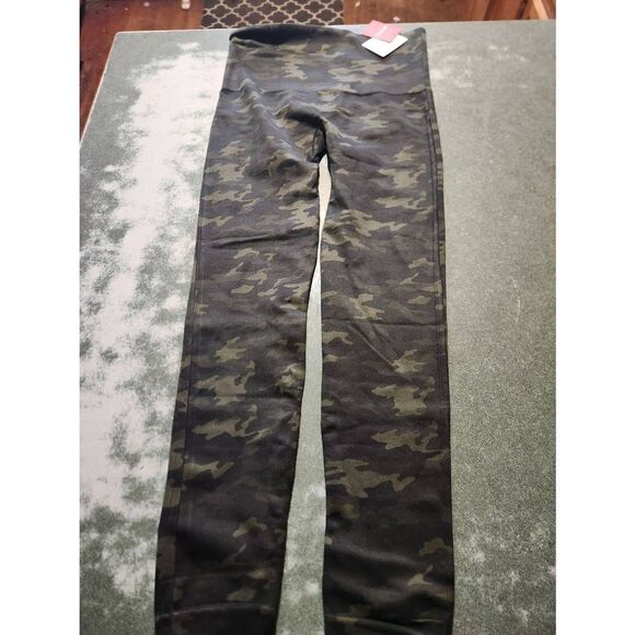 NWT SPANX Look At Me Now Compression Shapewear Green Camo Leggings -Sz XL - Picture 2 of 4